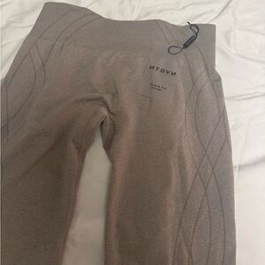 NVGTN Women's Leggings in geo Taupe